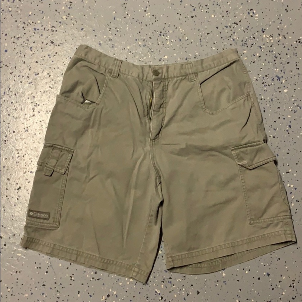 Columbia cargo shorts 36